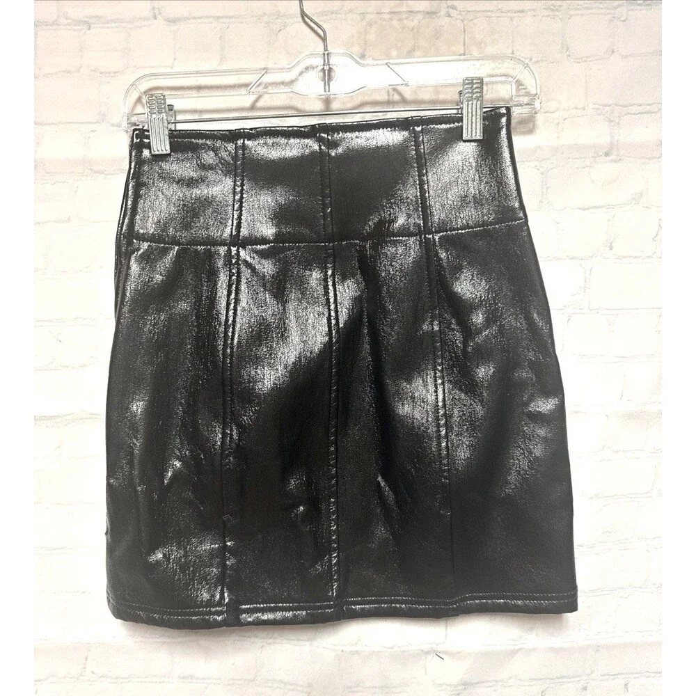 Free People Skirt Womens 2 Black Faux Leather Mini Zip Front Lined Edgy Style